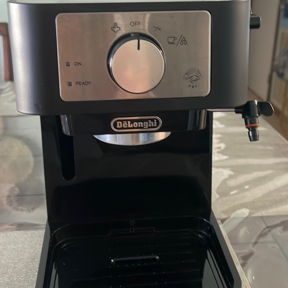De'Longhi Stilosa Manual Espresso Machine, Latte & Cappuccino Maker.